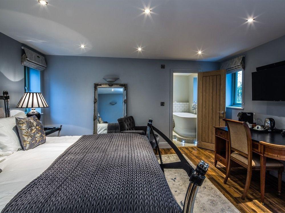 Eagle Mill Hotel Huntingdon Bagian luar foto