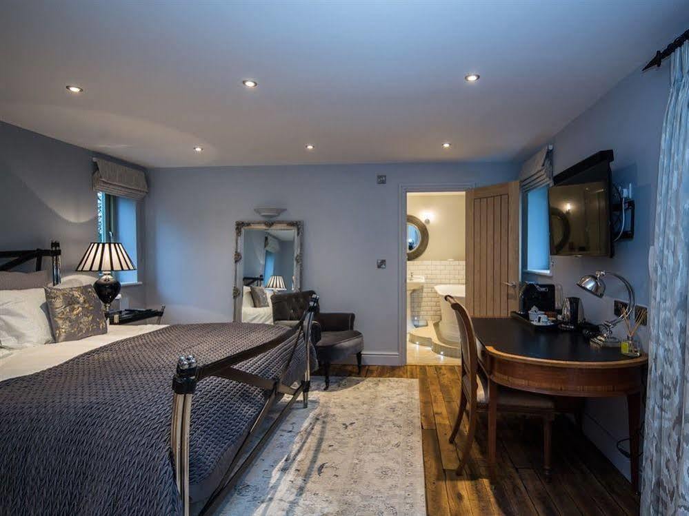 Eagle Mill Hotel Huntingdon Bagian luar foto